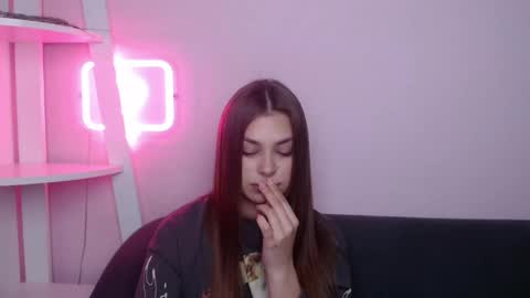 milanaangelas online show from April 6, 2026, 7:59 pm