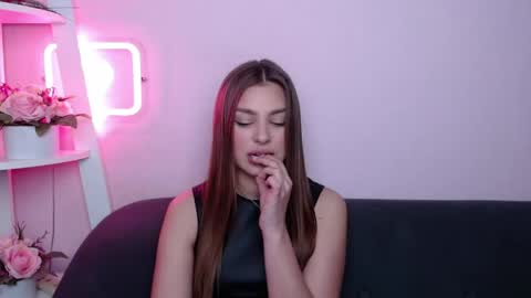 milanaangelas online show from April 19, 2026, 4:45 am