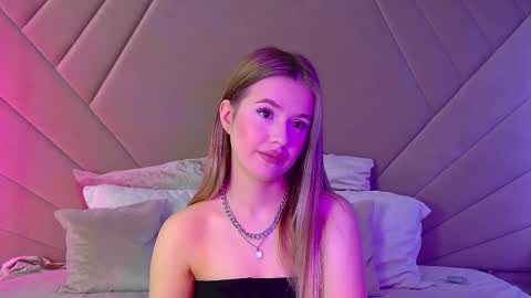 MilanaBalmain online show from March 1, 2025, 4:47 am