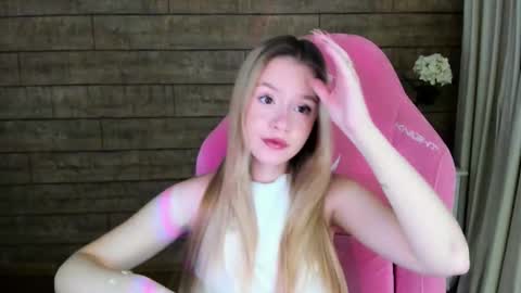 MilanaBalmain online show from September 15, 2025, 4:12 am