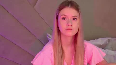 MilanaBalmain online show from September 22, 2025, 4:25 am