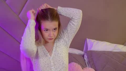 MilanaBalmain online show from April 27, 2026, 4:21 am