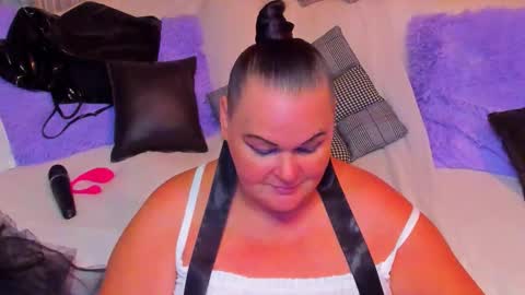 Lana online show from September 23, 2025, 8:12 pm