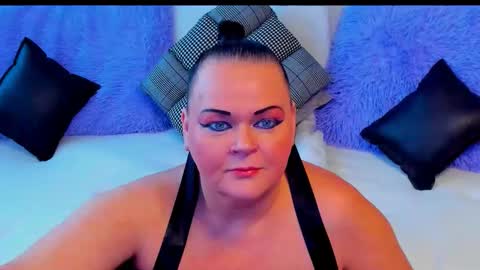 Lana online show from November 16, 2025, 7:47 am