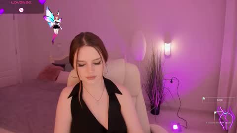 milanamoons online show from November 17, 2025, 10:32 am