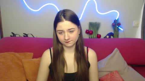 milanaroz online show from March 12, 2026, 5:57 am