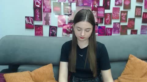 milanaroz online show from March 27, 2026, 8:26 am