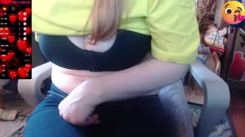 Snapshot of milanasvethoney chatting on February 23, 2025, 2:35 pm Luna-- link in bio online show from February 23, 2025, 2:35 pm