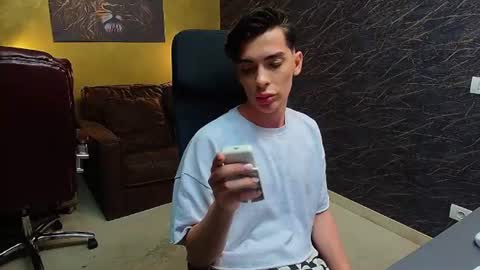 Snapshot of milandash chatting on July 12, 2026, 10:17 am MilanDash online show from July 12, 2026, 10:17 am
