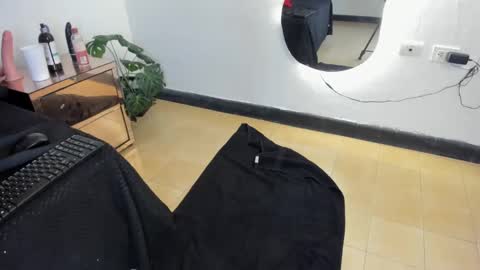 milanx2 online show from February 13, 2025, 9:38 pm