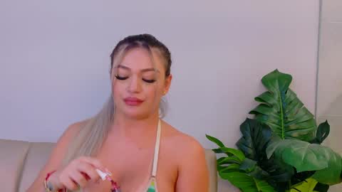 Snapshot of milaowens chatting on May 11, 2026, 4:04 pm Sexy Mila online show from May 11, 2026, 4:04 pm