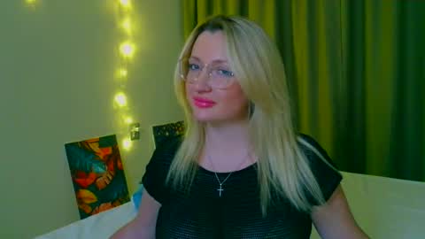 milasmille online show from November 19, 2025, 3:45 pm