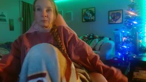 Mila online show from December 2, 2025, 6:52 am