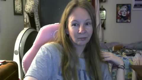 Snapshot of milastoned chatting on April 21, 2026, 12:44 pm Mila online show from April 21, 2026, 12:44 pm