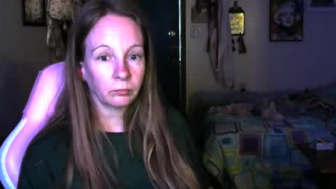 Snapshot of milastoned chatting on April 23, 2026, 1:35 pm Mila online show from April 23, 2026, 1:35 pm