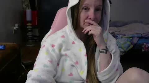 Snapshot of milastoned chatting on May 7, 2026, 4:45 pm Mila online show from May 7, 2026, 4:45 pm