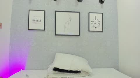 Snapshot of mile_u chatting on January 19, 2025, 6:20 am Milena online show from January 19, 2025, 6:20 am