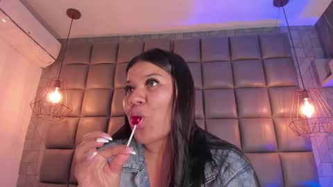 Snapshot of mile_u chatting on February 14, 2025, 9:56 am Milena online show from February 14, 2025, 9:56 am