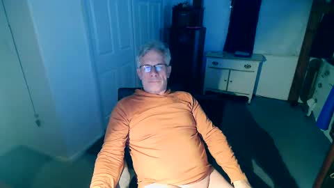 Milehi1958 online show from February 12, 2025, 11:40 am