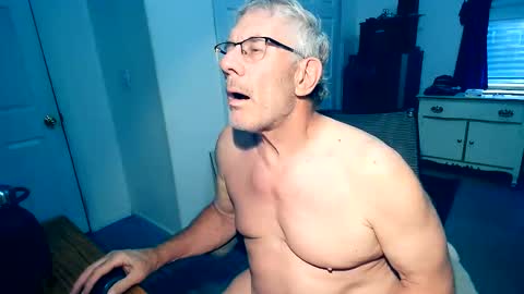 Milehi1958 online show from May 19, 2026, 11:33 pm