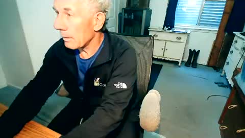 Milehi1958 online show from June 15, 2026, 1:57 pm