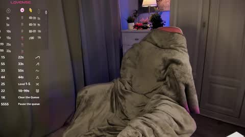 Snapshot of milemissyy chatting on February 26, 2025, 8:54 pm Mia online show from February 26, 2025, 8:54 pm