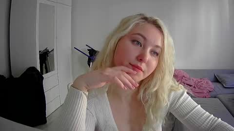 Milena new nonude shy blonde natural online show from April 17, 2026, 3:37 pm