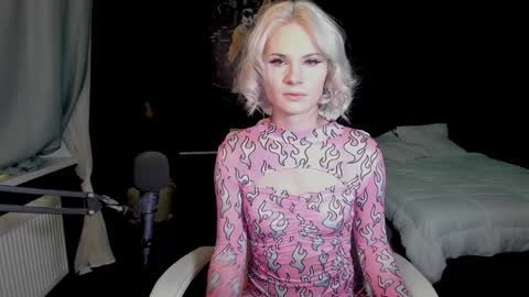 Snapshot of milena_marshmallows chatting on December 1, 2024, 10:21 pm Milena online show from December 1, 2024, 10:21 pm