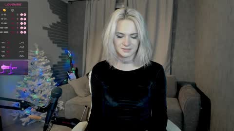 Snapshot of milena_marshmallows chatting on December 21, 2024, 8:10 pm Milena online show from December 21, 2024, 8:10 pm