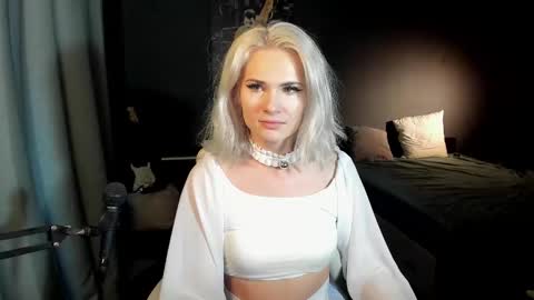 Snapshot of milena_marshmallows chatting on February 9, 2025, 6:43 am Milena online show from February 9, 2025, 6:43 am