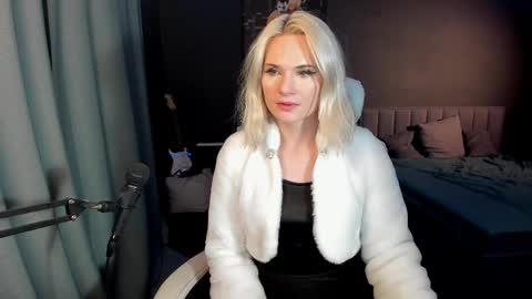 Snapshot of milena_marshmallows chatting on February 22, 2025, 11:57 pm Milena online show from February 22, 2025, 11:57 pm