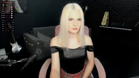 Snapshot of milena_marshmallows chatting on November 13, 2025, 7:02 pm Milena online show from November 13, 2025, 7:02 pm