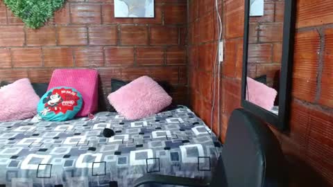 Snapshot of milf_fantassy chatting on September 13, 2025, 7:13 pm Ana online show from September 13, 2025, 7:13 pm