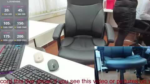 Snapshot of milf_viktoria chatting on September 19, 2025, 9:11 am Viktoria online show from September 19, 2025, 9:11 am