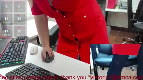 Snapshot of milf_viktoria chatting on November 4, 2025, 11:42 am Viktoria online show from November 4, 2025, 11:42 am