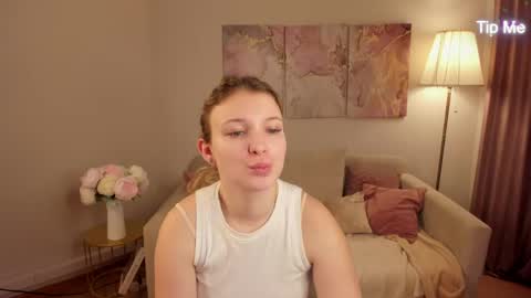 milinafox online show from May 23, 2026, 11:42 pm