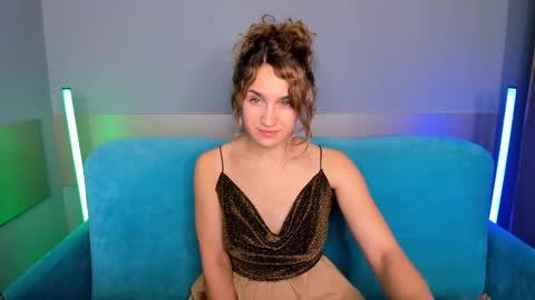 milkablond online show from January 14, 2025, 4:15 am