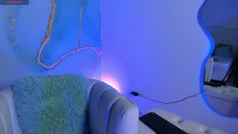 MiLKa VeLvEtT online show from April 17, 2026, 12:30 pm