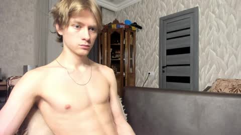 Isaac online show from April 8, 2026, 10:32 pm