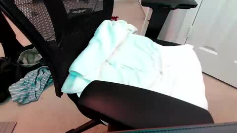 Snapshot of milkshake1_2 chatting on December 7, 2024, 12:30 am milkshake1_2 online show from December 7, 2024, 12:30 am