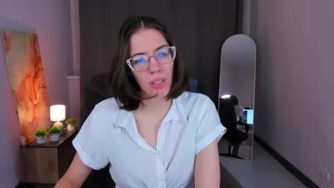Snapshot of milky_jenny chatting on June 24, 2026, 4:22 am Eva online show from June 24, 2026, 4:22 am