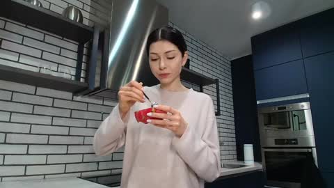 Snapshot of milla_bella chatting on February 25, 2026, 9:35 pm milla bella online show from February 25, 2026, 9:35 pm