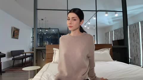 milla bella online show from March 15, 2026, 9:10 pm