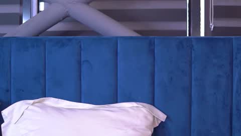 Milla online show from October 6, 2025, 5:49 am