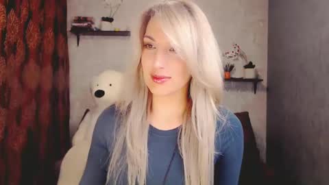 MillaXQueen online show from February 3, 2025, 12:57 pm