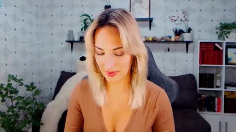 MillaXQueen online show from October 26, 2025, 2:56 pm