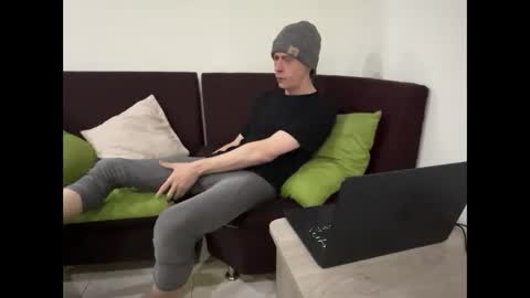 SlimnHungOH online show from November 9, 2025, 6:06 pm