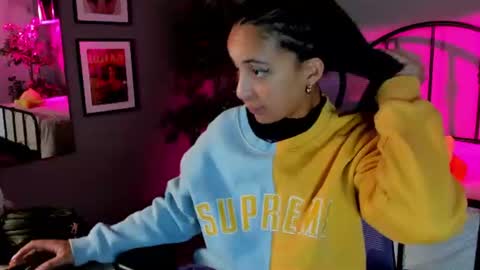 millie_volturi online show from July 18, 2026, 1:04 pm
