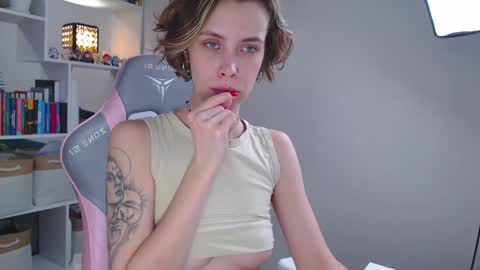 Snapshot of milly_ross23 chatting on December 12, 2024, 3:27 pm Milly online show from December 12, 2024, 3:27 pm