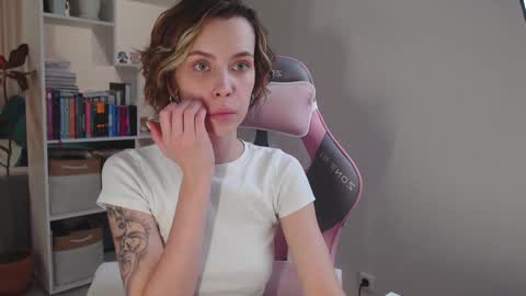 Snapshot of milly_ross23 chatting on December 22, 2024, 12:27 pm Milly online show from December 22, 2024, 12:27 pm